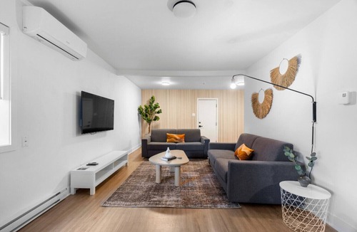 Little Italy Apartment | Hotel Laurence one bedroom apartment