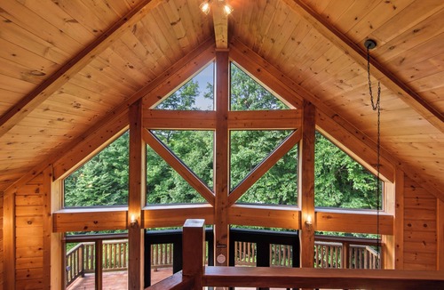 Val-des-Lacs Ski Chalet | HotTub-BBQ-BasketBall-Fireplace-Smart TV-Tremblant