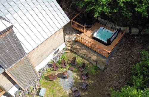 Val-des-Lacs Ski Chalet | HotTub-BBQ-BasketBall-Fireplace-Smart TV-Tremblant