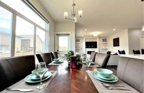 Southeast Calgary House | House ∙ 5 bedrooms ∙ 11 guests