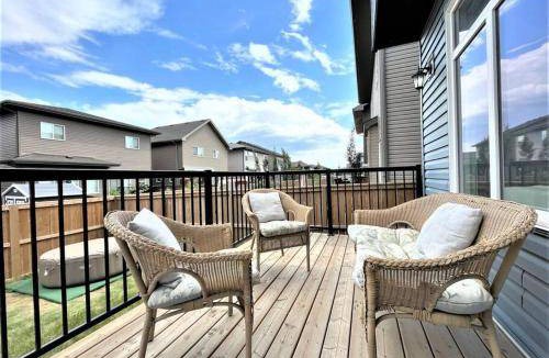Southeast Calgary House | House ∙ 5 bedrooms ∙ 11 guests