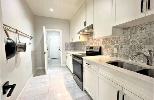 Southeast Calgary House | House ∙ 5 bedrooms ∙ 11 guests
