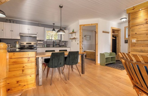 Sainte-Seraphine Ski Chalet | House/cottage on the edge of the forest