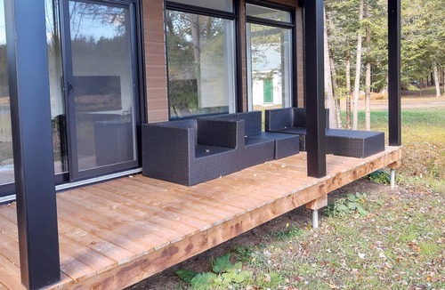 Stanstead Township House | House directly on the lake front