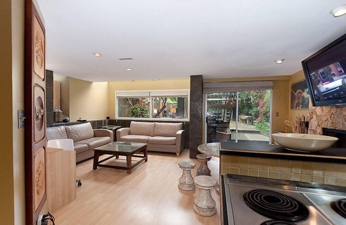 Dunbar Bed & Breakfast | House on Dunbar B&B
