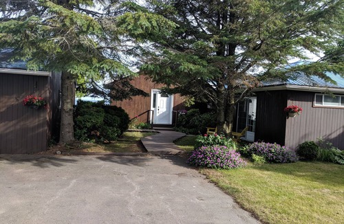 Carrying Place House | House On the Shore of Lake Ontario Near Presqu'ile Park