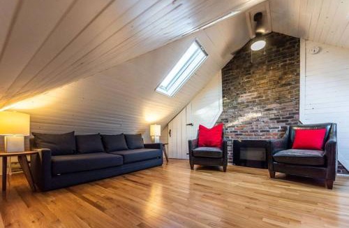 Waterford Valley House | House Patrick 4bds Loft Style Parking
