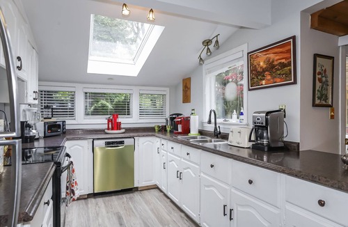 Historic Old Town House | 💖Huge #1 Location, Golf course, skyline Toronto, Lake, Main St, a short walk😊