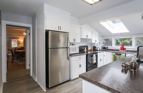 Historic Old Town House | 💖Huge #1 Location, Golf course, skyline Toronto, Lake, Main St, a short walk😊