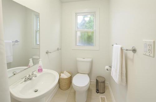 Richmond Hill Villa | Huge 5BR Home Comfort, Style & Space for Everyone!