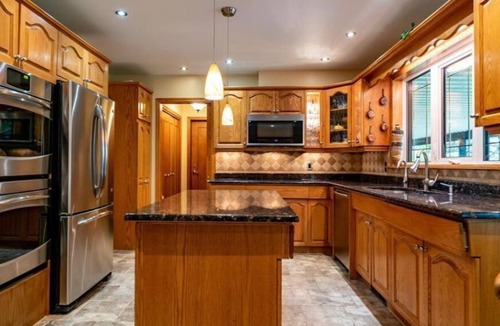 Selkirk House | Huge Gorgeous River View Home In East Selkirk