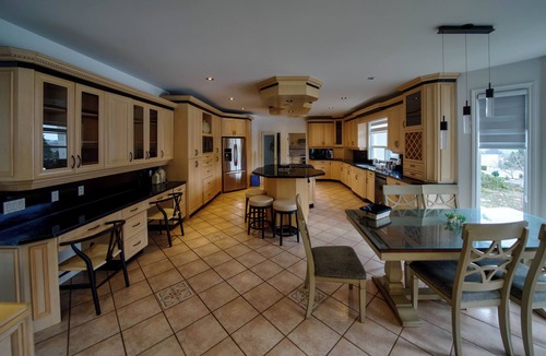 Surrey Newton House | HUGE HOUSE Sleeps 22 Indoor Pool/hottub/gym/sauna/basketball court/play ground/