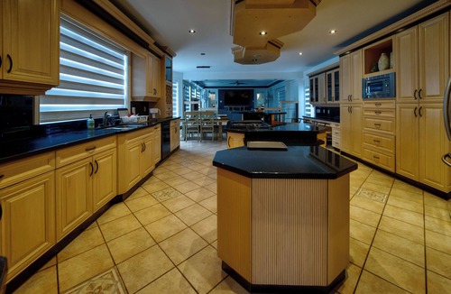 Surrey Newton House | HUGE HOUSE Sleeps 22 Indoor Pool/hottub/gym/sauna/basketball court/play ground/