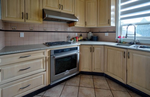 Surrey Newton House | HUGE HOUSE Sleeps 22 Indoor Pool/hottub/gym/sauna/basketball court/play ground/