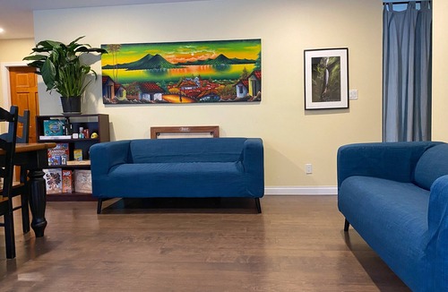 Salt Spring Island House | Hummingbird Backpackers B&B (Entire Room With 4 Beds)