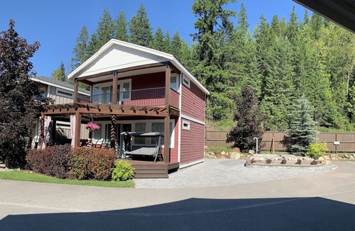 Swansea Point House | Hummingbird Resort Home on Mara Lake