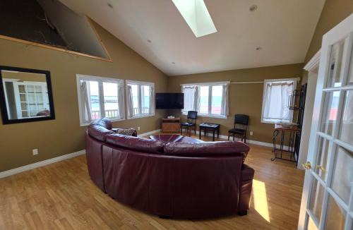 Hunts Point Apartment | Hunts Point Rustic Coastal Retreat Deluxe Suite