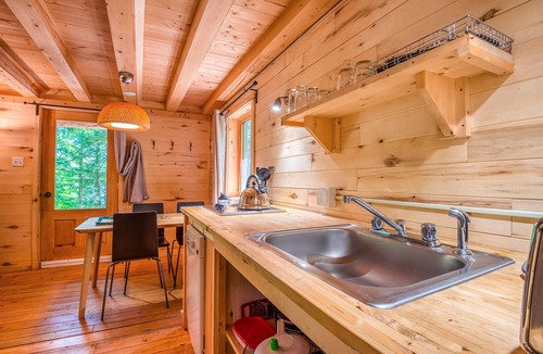 Sutton Ski Chalet | Huttopia Sutton
