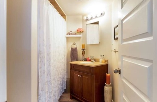 Kelowna Central Business District Apartment | Ideal Downtown Location