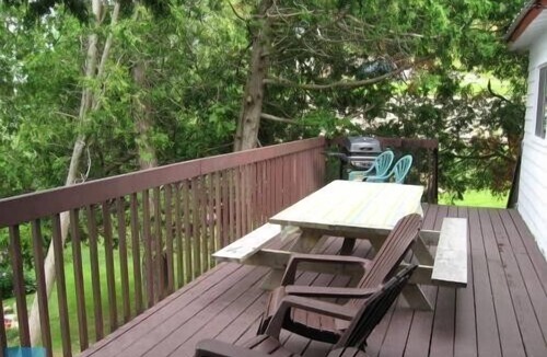 Port Loring Cottage | Idle-a-While 4 Bdrm Private Cottage - Port Loring