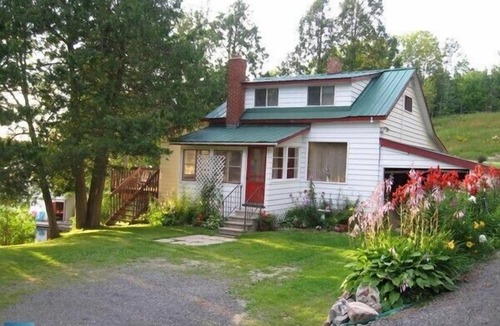 Port Loring Cottage | Idle-a-While 4 Bdrm Private Cottage - Port Loring