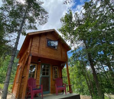 Nelson House | Idyllic Cabin Retreat Only 5 Minutes Away From Nelson