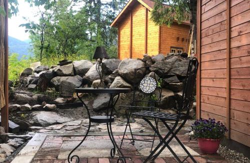 Nelson House | Idyllic Cabin Retreat Only 5 Minutes Away From Nelson
