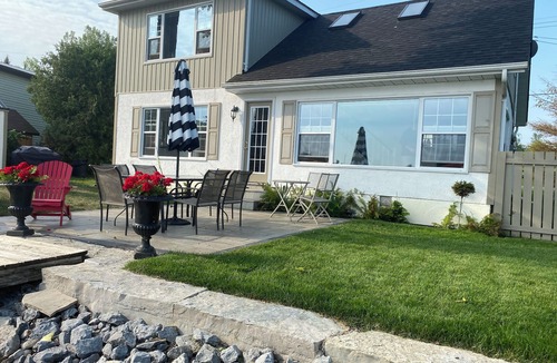 Quinte West Cottage | Idyllic Cottage on Spring Fed Lake