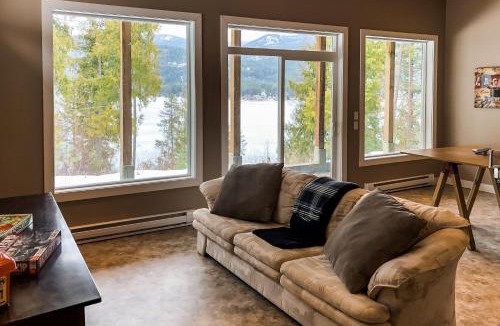 Christina Lake House | IKES Retreat