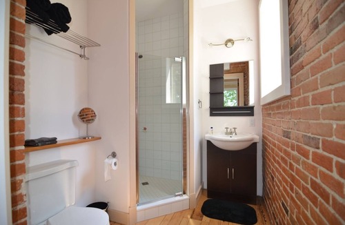 Sherbrooke Bed & Breakfast | Ile De Garde B&B