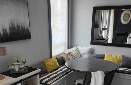 Connaught Apartment | Immaculate 1 Bed 1 Bath w/ Private Rooftop Balcony! DT! Pet Friendly!