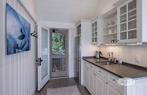 Seguin Cottage | Immaculate, Resort-Like Property on Lake Rosseau!