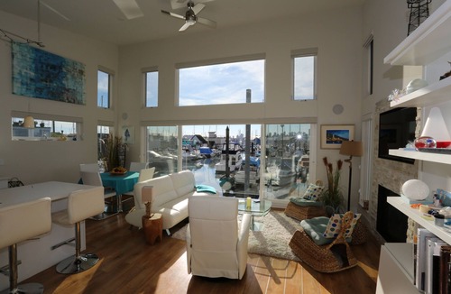 Lower Lonsdale Boat Rental | Immerse yourself in a classy & cozy, top level Floating Home! Pets welcome.
