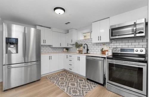 Walkerville Apartment | Impecable 2 Bedroom in Windsor