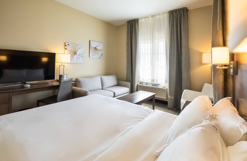 Terrebonne Hotel | Imperia Hotel & Suites Terrebonne