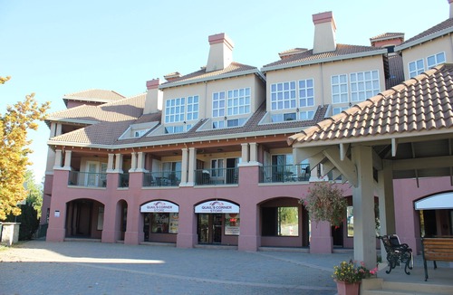 Quail Ridge Apartment | Impressive Deck With Lake View Studio - 301B