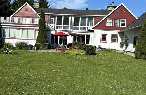 Saint-Etienne-de-Lauzon House | In the countryside, 10 minutes from town. All amenities, spa, heated pool