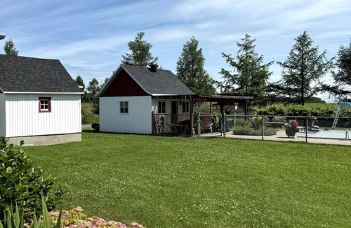 Saint-Etienne-de-Lauzon House | In the countryside, 10 minutes from town. All amenities, spa, heated pool