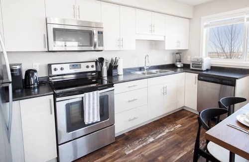 Fort Gary House | Incredible 3Bedroom Townhouse with Garage & Wi-Fi!