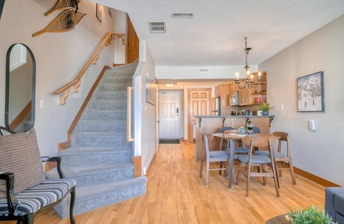 Cougar Creek House | Incredible Mountain View Townhouse Sleep 6 PPL in DT Canmore w/AC & UG Parking