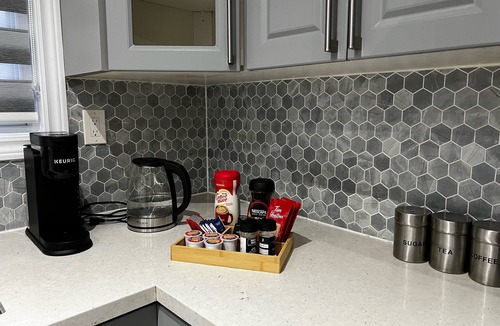 Malton House | Independent 3 BR 2 WR Bungalow 5 km from Pearson .Public transport, Casino.