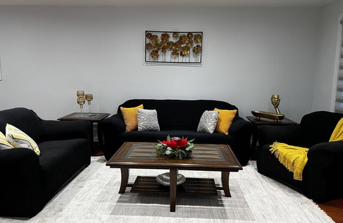 Malton House | Independent 3 BR 2 WR Bungalow 5 km from Pearson .Public transport, Casino.