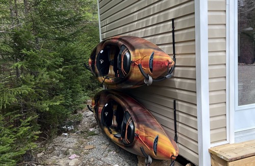 New Ross Cottage | Indulge in luxurious bliss ￼: private Hot Tub, kayaking. So much more