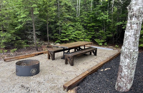New Ross Cottage | Indulge in luxurious bliss ￼: private Hot Tub, kayaking. So much more
