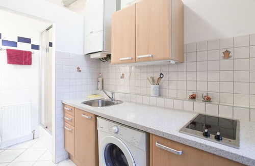 Josefstadt Apartment | Inexpensive, practical 1-room apartment with a great local scene nearby