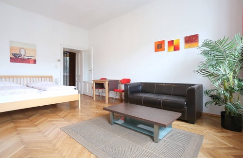 Josefstadt Apartment | Inexpensive, practical 1-room apartment with a great local scene nearby