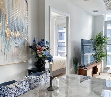 Garden District Apartment | INFIVILLA Duplex Penthouse Suites Skyline Lake View Downtown Toronto