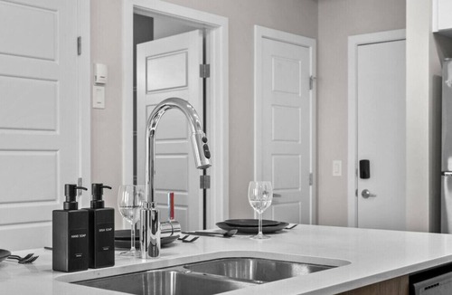 Inglewood House | Inglewood Luxury King Bed Parking Netflix#15