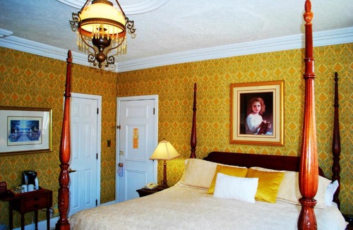 Bracebridge Hotel | Inn at the Falls