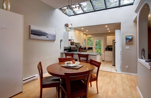 North Oyster House | Inn of the Sea Waterfront 2 bed 2 bath with AC + pools & boat dock